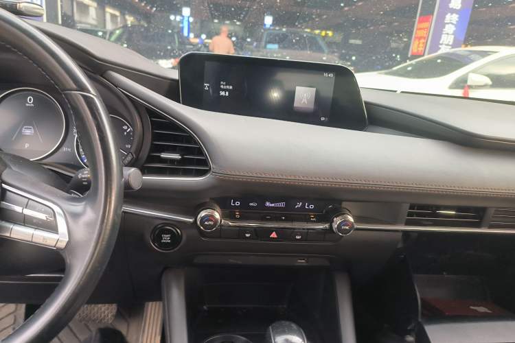 Used Mazda 3 Axela 2021 2.0L Automatic Zhiya Edition Audio And AC Panel