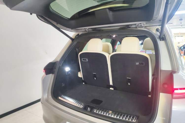 Used Li Auto L8 2023 Pro Model
