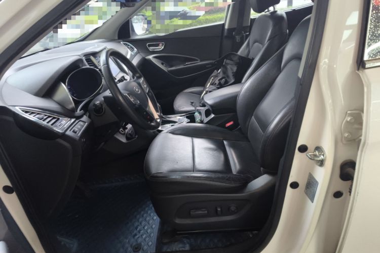 Used Hyundai Santa Fe 2015 2.4L Automatic Two-Wheel Drive Smart Version 5 Seats Left Front Seat