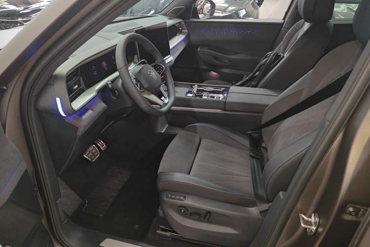 Used Volkswagen Teramont 2025 Tiguan Pro 450TSI Four-Wheel Drive Summit Edition Left Front Seat