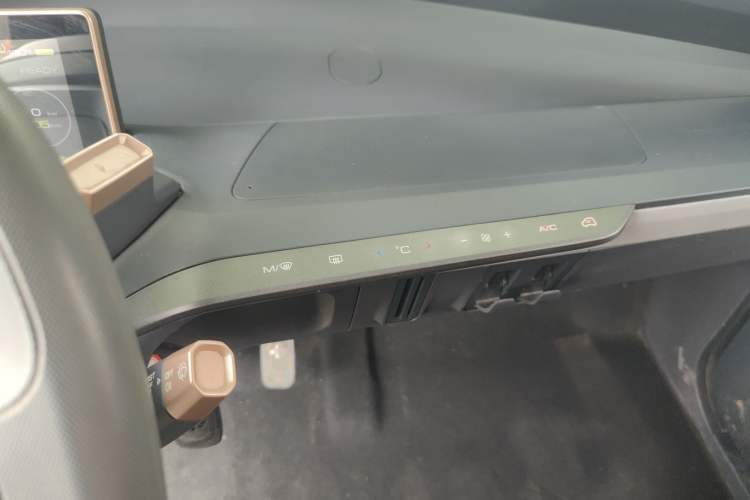 Used Wuling NAMMIEV 2021 Playful Model – High-Power Version Audio And AC Panel