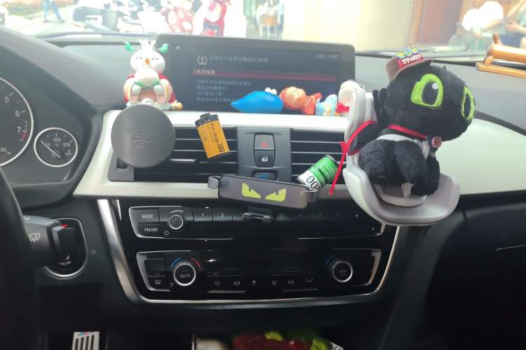 Used BMW 3 Series 2016 320i Sport Touring Edition Audio And AC Panel