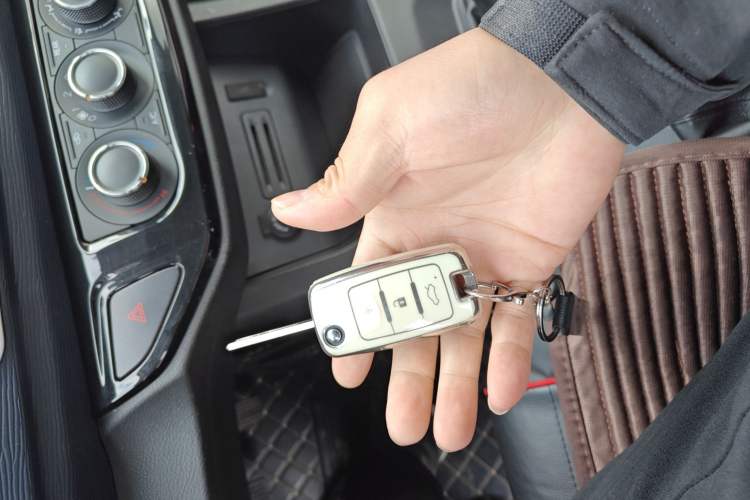 Used FORTHING Lingzhi 2022 M5L 1.6L Utility Model 7 Seats
