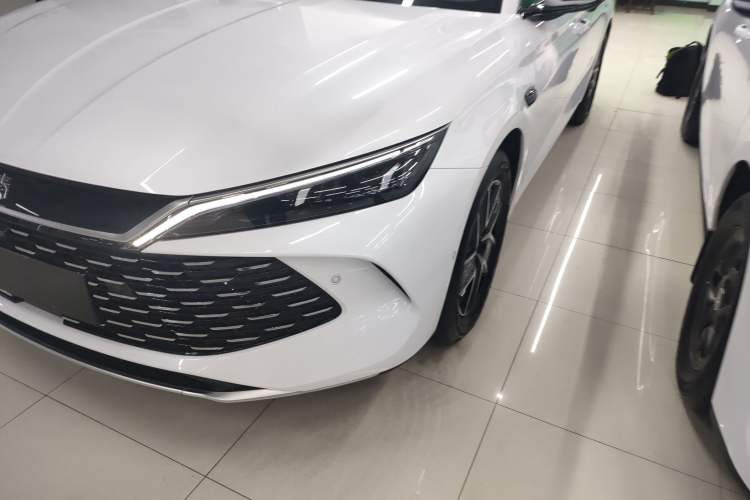 Used BYD Qin L 2025 DM-i Smart Drive 120KM Leading Model