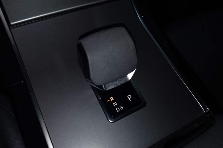 Used Land Rover Range Rover Velar 2023 250 PS Ebony Black Limited Edition
