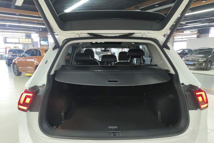 Used Volkswagen Tiguan L 2021 330TSI Automatic Two-Wheel Drive R-Line Enhanced Edition Trunk