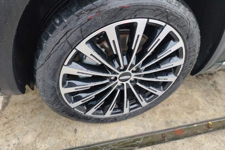 Used Geely Auto Monjaro L 2025 Dongfang Yao 2.0TD Automatic All-Wheel-Drive Wangyue Edition Left Front Wheel Hub