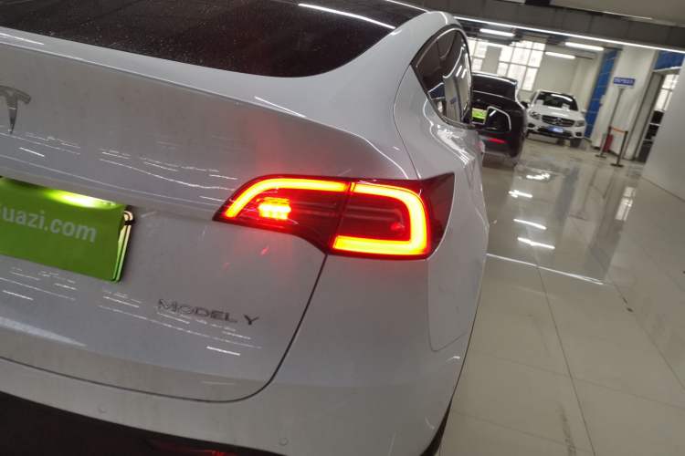 Used Tesla Model Y 2023 Long-Range All-Wheel-Drive Version Right Rear Taillight