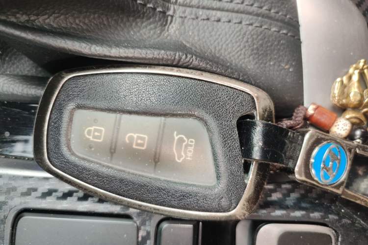 Used Hyundai Santa Fe 2015 2.0T Automatic 4x4 Smart 7-Seater Vehicle Key