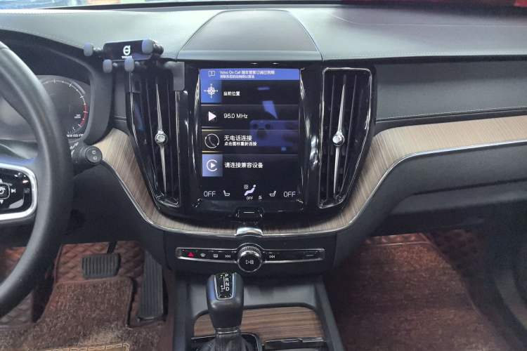 Used Volvo XC60 2021 T5 4x4 Smart Luxury Edition Audio And AC Panel