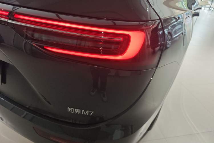 Used Hima AITO M7 2022 1.5T Four-Wheel Drive Luxury Edition Right Rear Taillight