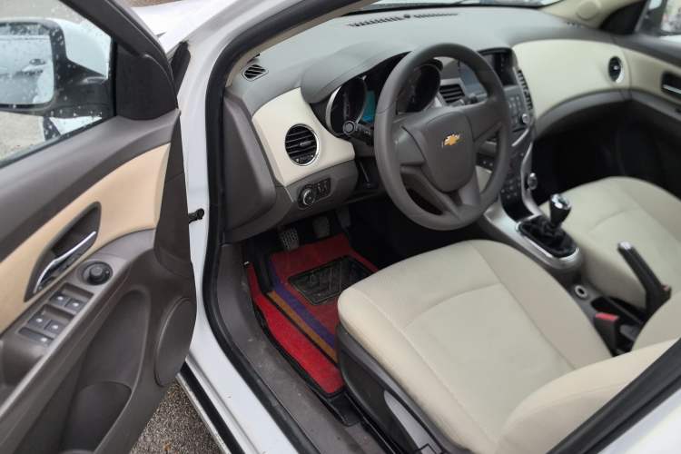 Used Chevrolet Cruze 2015 1.5L Classic SL MT Driver Seat