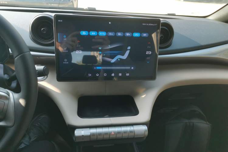 Used BYD Dolphin 2023 420 km Fashion Edition Audio And AC Panel