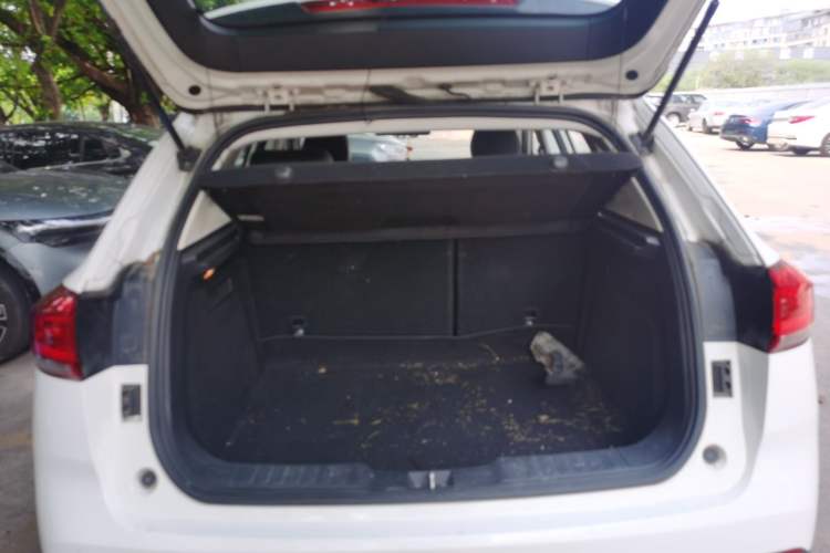 Used Haval H2s 2018 Blue Label 1.5T Dual-Clutch Luxury Model Trunk