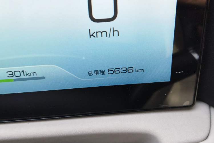Used BYD Yuan UP 2024 401 km Active Version Odometer Close Up