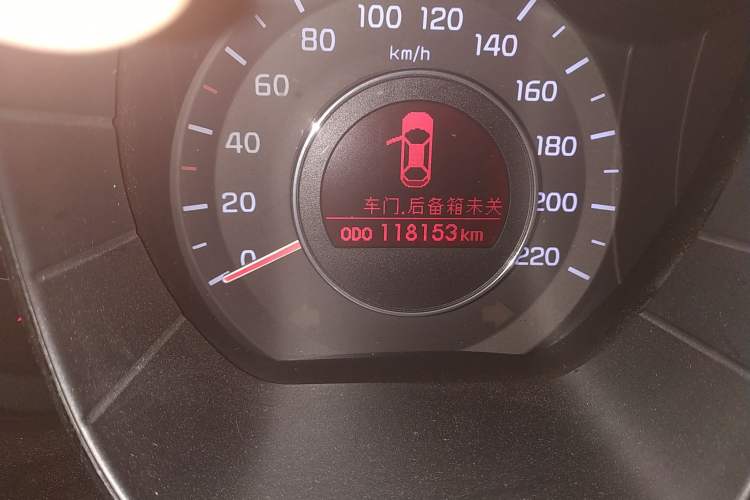 Used Kia K2 2012 Sedan 1.4L MT TOP Commemorative Edition
