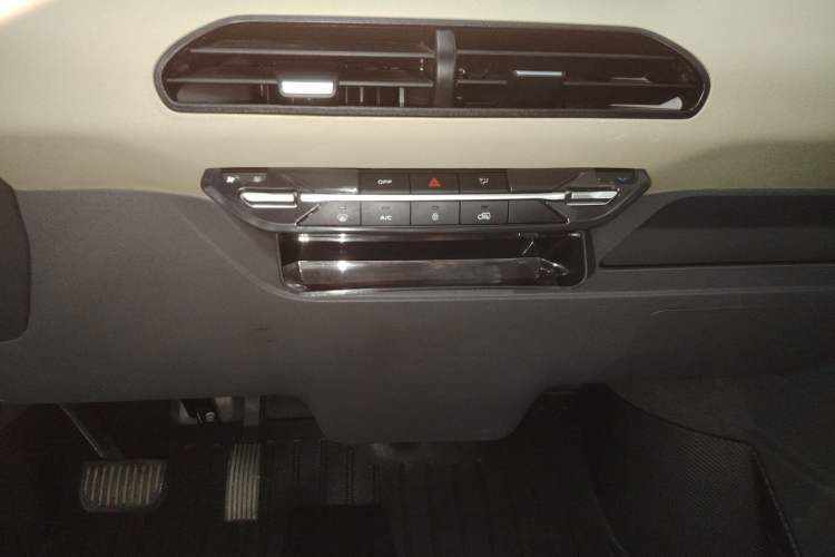 Used Geely Galaxy Panda 2024 200km Panda Rider Audio And AC Panel