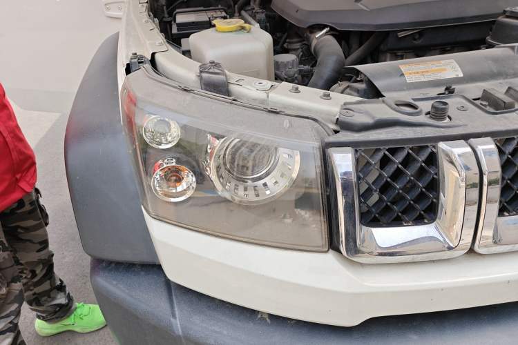 Used BAIC Off-Road BJ40 2016 40L 2.0T Manual All-Wheel Drive Prestige Edition Right Front Headlight