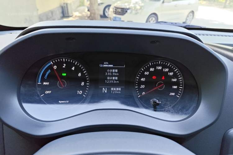 Used Wuling Yangguang 2024 300KM Comfort Version Passenger Van 75kW
