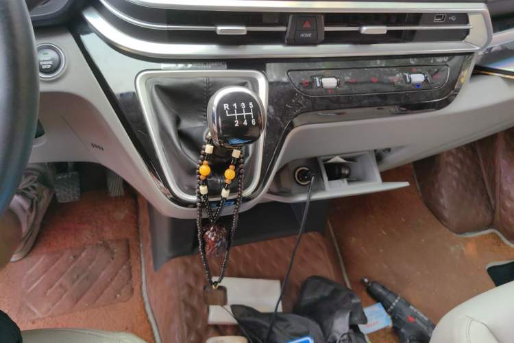 Used Iveco Fidato 2023 C30 Passenger Van 2.0T 93kW Manual Transmission Xingtu Edition Low Roof