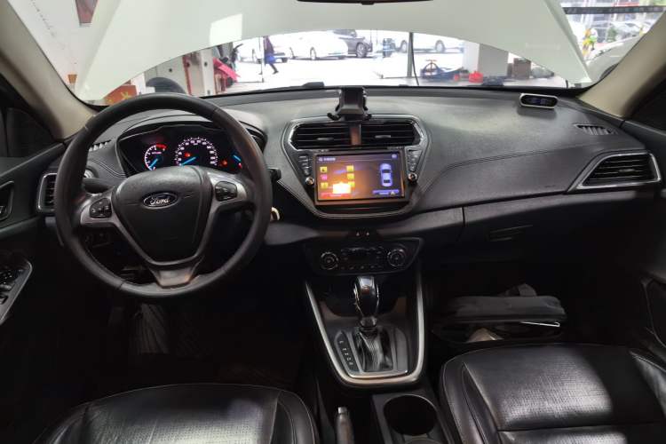 Used Ford Escort 2015 1.5L Automatic Fashion Model Center Console