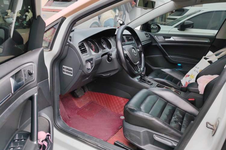 Used Volkswagen Golf 2014 1.4TSI Automatic Luxury Model Driver Seat