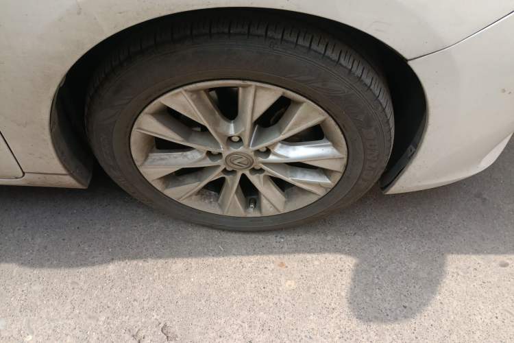 Used Lexus ES 2013 300h Elite Edition