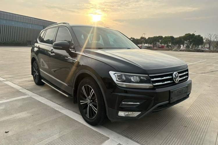 Used Volkswagen Tiguan L 2019 330TSI Automatic Two-Wheel Drive Panoramic Comfort Edition China VI Standard Front Right 45 Deg