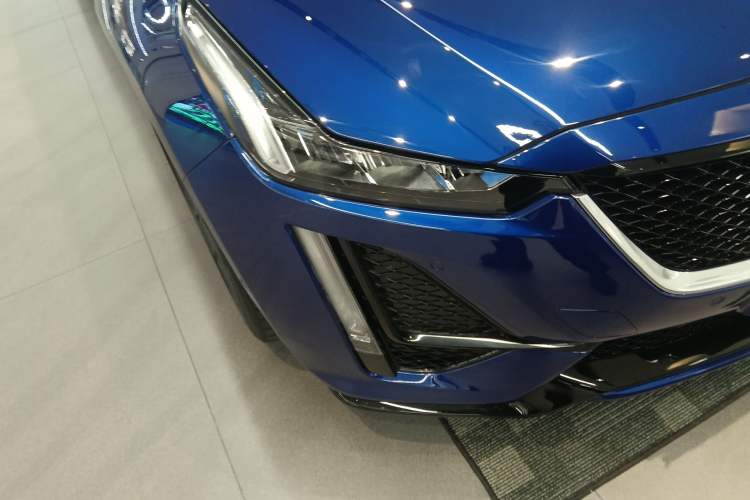 Used Cadillac CT5 2023 28T Platinum Super Driver-Assistance Edition Right Front Headlight