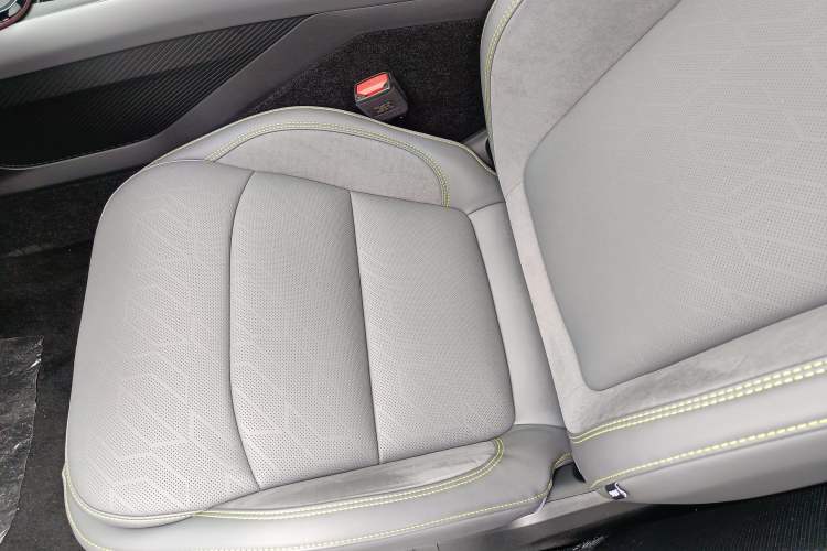 Used Lynk & Co 08 EM-P 2025 245km Ultra-Long Range Halo
