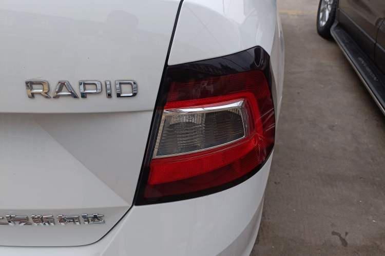 Used Skoda Rapid 2018 1.6L Manual Comfort Edition Exterior 3