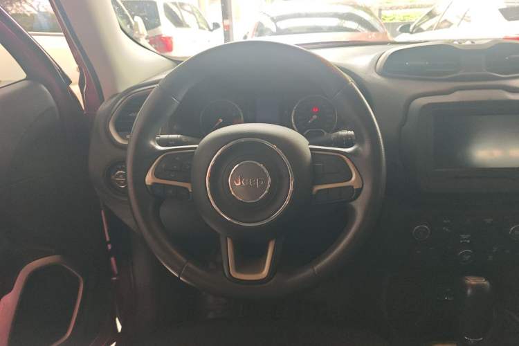 Used Jeep Renegade 2018 Connected Large Screen Version 180T Automatic High-Energy Edition Steering Wheel