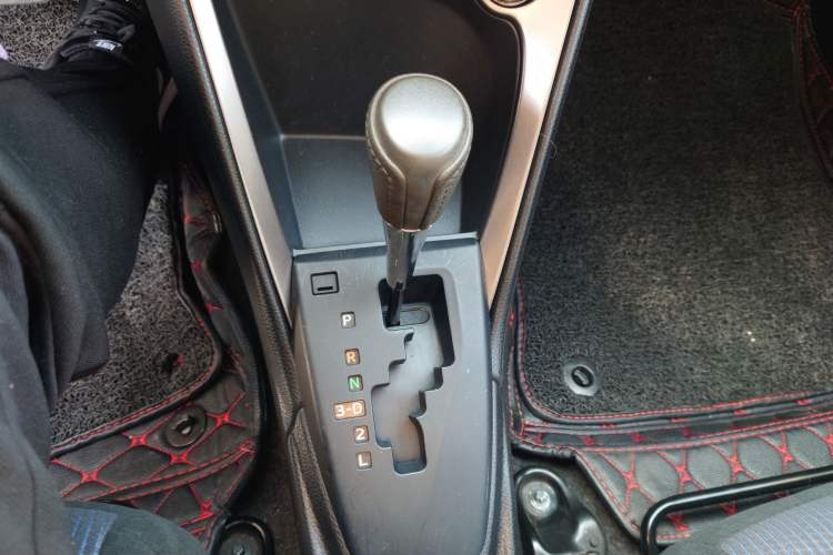 Used Toyota YARiS L Zhi Xuan 2015 1.5E Automatic Charm Edition