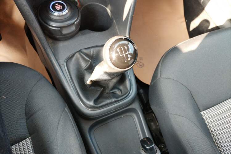 Used Volkswagen Polo 2014 1.4L Manual Fashion Edition Gear Lever