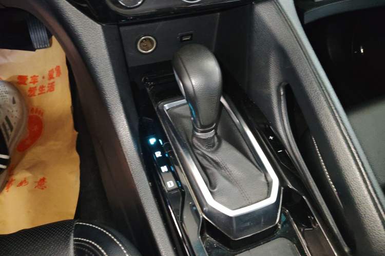 Used JMC Yusheng S350 2016 2.0T Automatic All-Wheel Drive Gasoline Luxury Version with Sunroof 5 Seats
