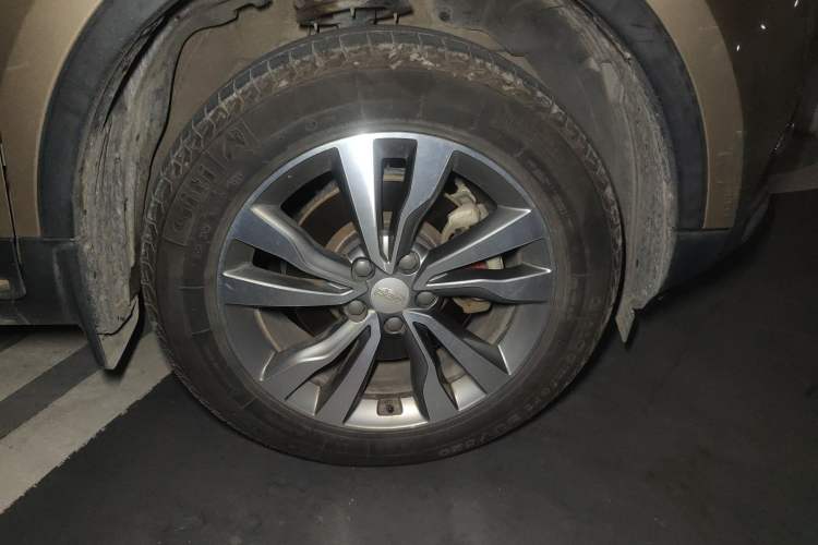 Used Geely Auto Emgrand X7 Sport 2016 1.8TD Automatic ZhiShang Model Right Front Wheel Hub