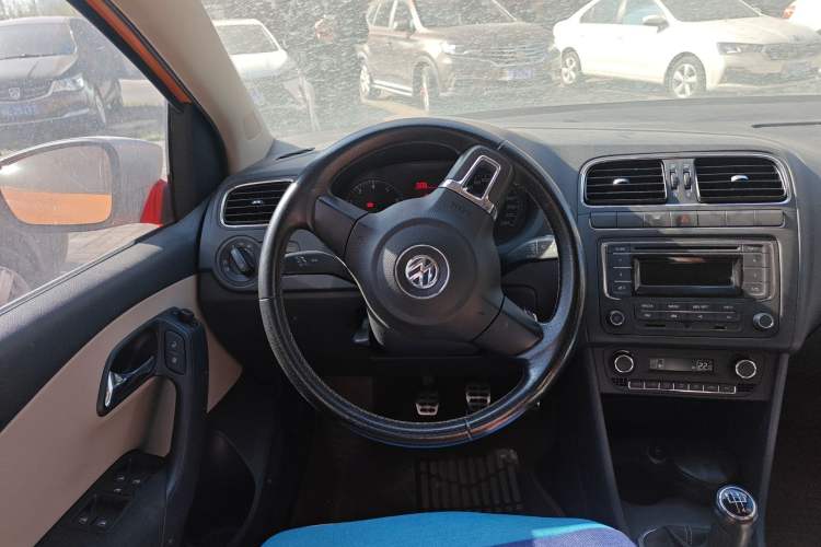 Used Volkswagen Polo 2012 1.6L Cross Polo MT
