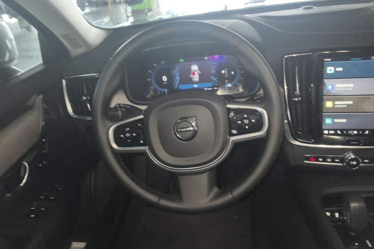 Used Volvo V90 2023 Cross Country B5 AWD Smart Range Edition