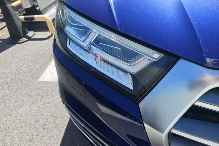 Used Audi Q5L 2018 45 TFSI Prestige Fashion Edition China V Emission Standard Right Front Headlight