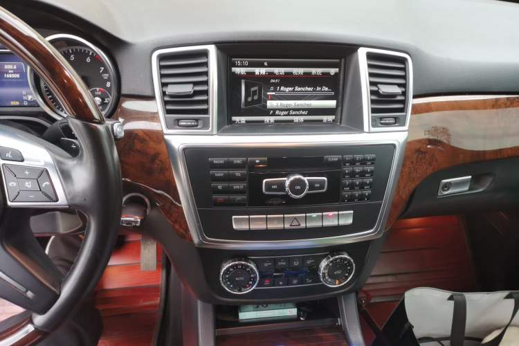 Used Mercedes-Benz M-Class 2014 ML 400 4MATIC Luxury Model Audio And AC Panel