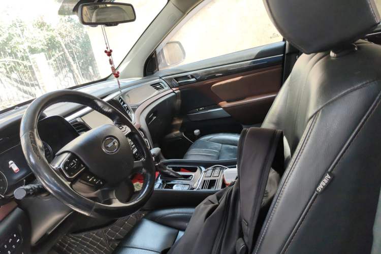 Used GAC Trumpchi GS8 2017 320T Two-Wheel Drive Luxury Smart Connectivity Version (7 Seats) Left Front Seat