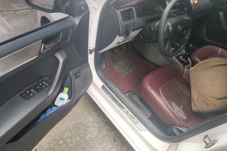 Used Skoda Rapid 2013 1.4L Manual Enjoyment Model Driver Seat