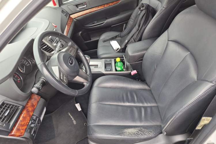 Used Subaru Outback 2010 2.5i Luxury Edition Left Front Seat