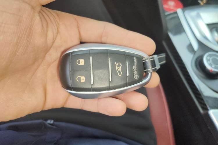 Used Alfa Romeo Giulia 2017 2.0T 280HP Luxury Edition Vehicle Key