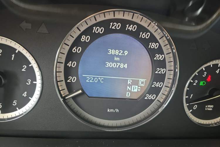 Used Mercedes-Benz E-Class 2009 E 300 Elegant Model
