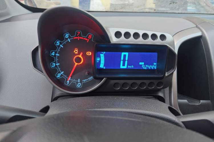 Used Chevrolet Aveo Sonic 2011 Sedan 1.4L Manual Transmission SE