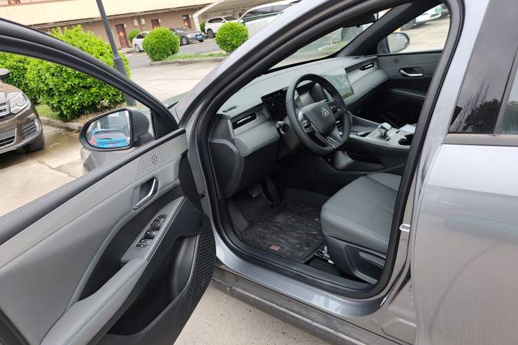 Used BYD Qin PLUS 2025 DM-i Smart Drive 55KM Leading Model
