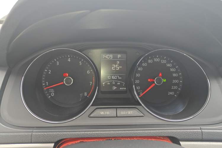 Used Volkswagen Lavida 2017 1.6L Automatic Comfort Edition Instrument Cluster