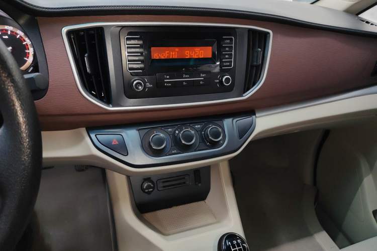 Used FORTHING Lingzhi 2019 M5L 1.6L 7-Seater Base Model China VI Standard