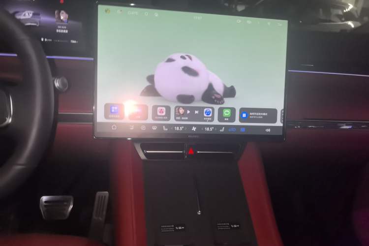 Used Hima Luxeed R7 2026 Model Pure Electric Max+ Audio And AC Panel